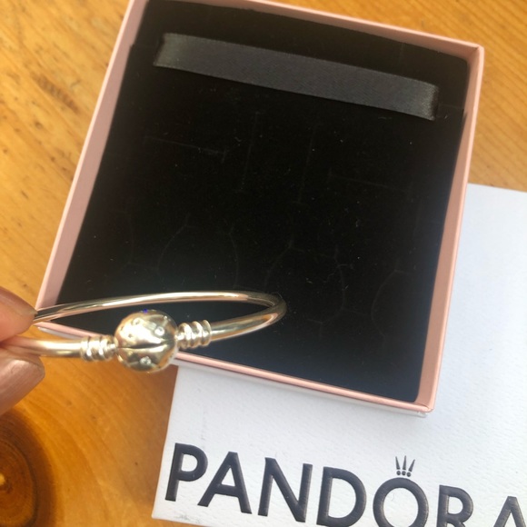 Pandora bangle small never worn - Picture 2 of 4